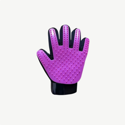 Gant de brossage anti-poils violet pour chien et chat – main gauche